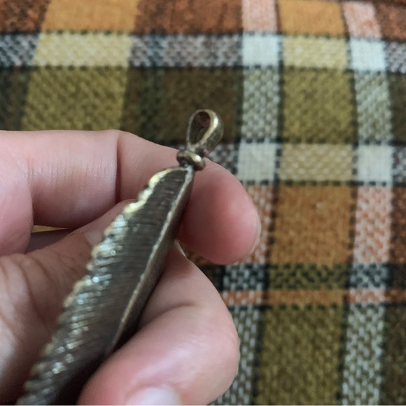 Large silvery feather boho statement necklace pendant or keychain- Lucky brand - Picture 6 of 6
